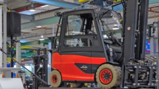 Übergabe des 750.000sten Gabelstaplers Übergabe des 750.000sten Gabelstaplers von Linde Material Handling an den Kunden. Rede von Sabine Neuß