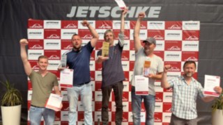 Bernhard Mösche, Dennis Eggert, Birger Wegener, Heiko Willens und Mathias Höppner (v.l.n.r.) bei der Siegerehrung zum Jetschke StaplerCup. Bernhard Mösche, Dennis Eggert, Birger Wegener, Heiko Willens und Mathias Höppner (v.l.n.r.) bei der Siegerehrung zum Jetschke StaplerCup.