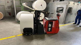 Zellstoffenrollen Handling Gerät