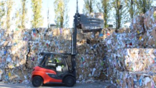 Gabelstapler im Recycling 